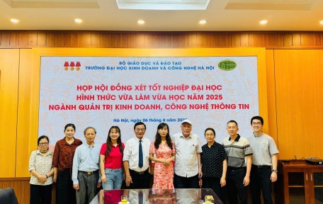 THÔNG QUA BIÊN BẢN HỘI ĐỒNG XÉT TỐT NGHIỆP ĐẠI HỌC HÌNH THỨC VLVH-NGÀNH CÔNG NGHỆ THÔNG TIN, QUẢN TRỊ KINH DOANH NĂM 2025